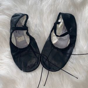 Black ballet slippers